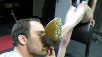 Mistress Melody Pleasure dominates with face sitting and foot worship