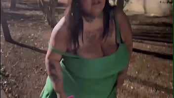 Paguei um jantar e ela me pagou um boquete no meio do mato - Firegreen2