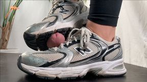 A Shoejob in New Balance 530 Sneakers - Well worn Sneakers crushing the cum out of my slaves cock - HD Quality - multiedit