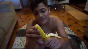 chupando a buceta da gostosa duda hugnen cheia de banana