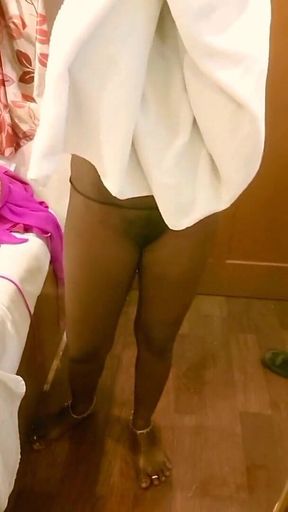 Desi Tamil MILF Renu’s Handjob for Boss Spills Cum on Navel, Nude Bath: Cuck Watches! Indianhotwifex