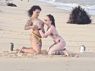 2 LESBO BEAUTIES PLAYING ON THE BEACH WERE CAUGHT BY A TOURIST AND HAD THEIR BOOTIES SCREWED