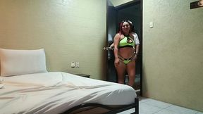 infiel en la piscina cuando llego el marido de la mejor amiga y me dio un rico sexo oral