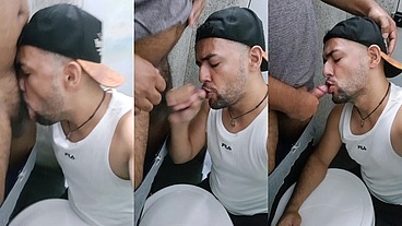 CHUPANDO O PAU DE UM CARA QUE ESTAVA NO MERCADO