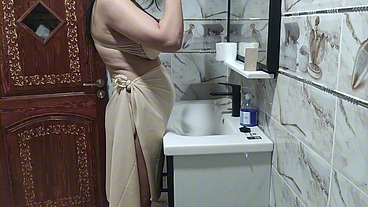 سكس سعودي جديد في حمام 😱 خادمة عراقية جميلة خيانة زوجية 😱 كلام بيهيج جسم ملبن صوت واضح طيز تخبل