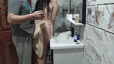 سكس سعودي جديد في حمام 😱 خادمة عراقية جميلة خيانة زوجية 😱 كلام بيهيج جسم ملبن صوت واضح طيز تخبل