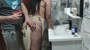 سكس سعودي جديد في حمام 😱 خادمة عراقية جميلة خيانة زوجية 😱 كلام بيهيج جسم ملبن صوت واضح طيز تخبل