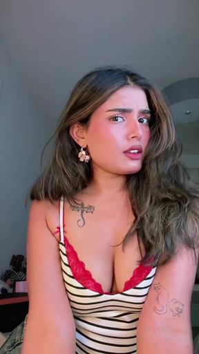 Indian babe with big cleavage shows off her perky boobs