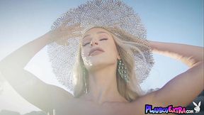 As the sun sets this petite teen blonde hottie Emma Hix posing nude outdoor