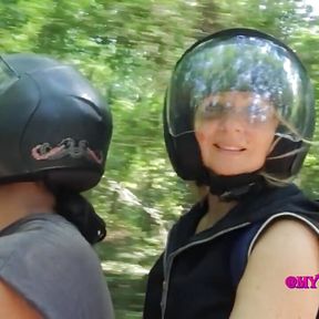 Ride in motion with a slut who gets her ass screwed