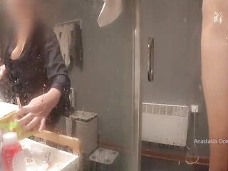 Stepmom came to his bath, this guy started jerking, this babe can't live out of to see. My pervert family.