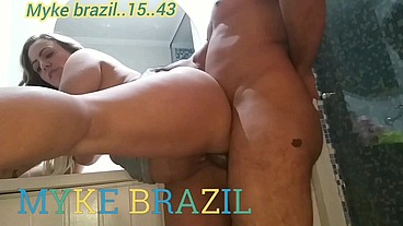 Inês Ventura chamou uma ecanador para arumar o chuveiro k deu poblema ela não tinha dinheiro para pagar o encanadore então ela pagou com sex e eles gostar muitos