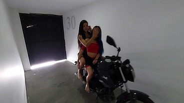 Trio Encima de MI Motocicleta