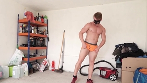 Maskurbate: Muscled Marty stripteasing porn