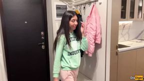 Public Pickup - a Daring Guy Persuaded a Girl to Have Sex