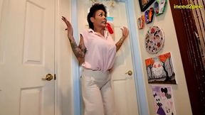 Desperate to pee girls can'_t hold their bladder pissing their pants