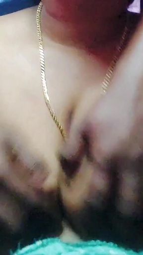 Stunning moment from &quot;Desi Bhabhi mohini  sex with delivery boy&quot;