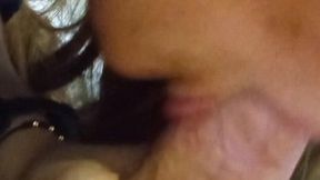 una vecina cachonda que le encanta repartir el cono con todos sus vecinos