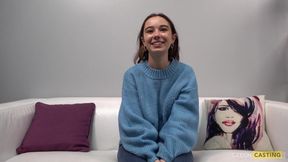 Amateur teen Uliana oils her naked body