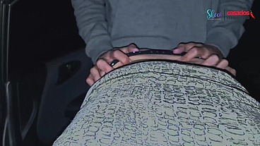 Depois do barzinho, levei o corninho que filmou eu engasgando no safado e levando gozada no meio da rua nesse dogging