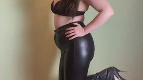 Rebecca Noir sexy-goddess-in-leather-pants