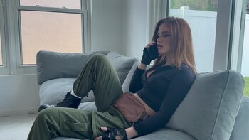 Zoeneli's Cheating Game: Phone Cheats with Boyfriend, then Slips Him a Sloppy D