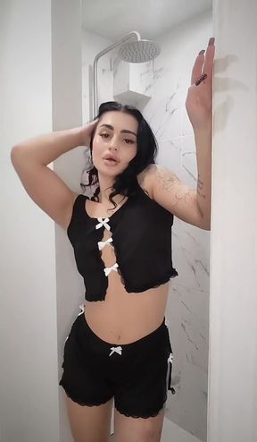Amateur teen shows off her ass and tits