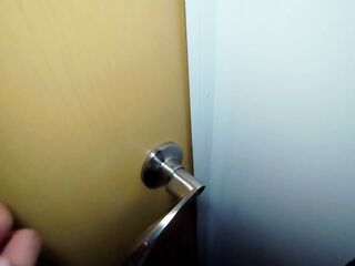 ENTRO EN LA HABITACIÓN DE MI CUÑADITA Y LA ENCUENTRO CON SU UNIFORME!!