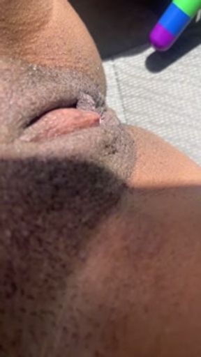 vibrator in my pussy makes me squirt over and over !!