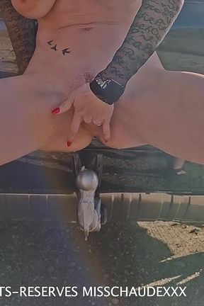 Misschaudexxx, I Stick a Hitch Ball in My