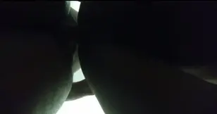 Grote kont Latino MILF kreunt terwijl zwarte lul haar hond stijl slaat