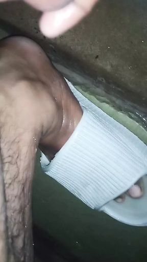 It&#039;s hot, girls show your waist, I love you very much.