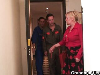 2 Repairmen Share Blond Gilf