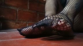 beautiful feet and wrinkled soles in fishnet stockings (3)