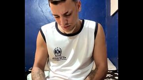 Novinho chega da escola cheio de tesao e joga o leite pra fora