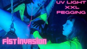 UV LIGHT XXL PEGGING & FIST INVASION