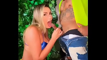 Andressa Urach transando com an&atilde_o - parte 1 !!!