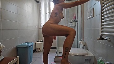 My neighbor brings me hot cream in the bathroom