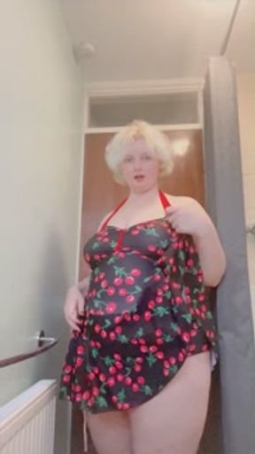 Fat BBW Breathlessly Trying on Swimwear