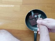 Paja rápida gimiendo alto en la cocina! Chocolate y leche espesa para el desayuno de los campeones!