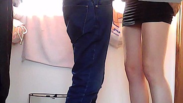 Marido esconde câmera e pega esposa transando com outro.