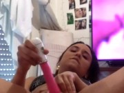 Horny brunette does gymnastics with tight leggins and rubs all her clit 💦💦