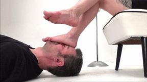 VERONICA - Ground level - Face as a footstool, foot worship