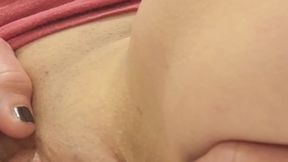 Mature MILF RoxyRidesAgain showers you, her feet and the world around her with liquid gold