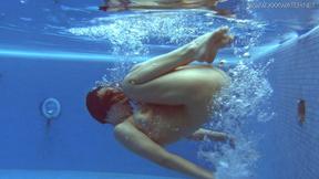 Juicy Russian babe Lina Mercury in the pool