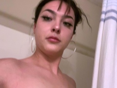 Young amateur teen in solo masturbation getting kinky