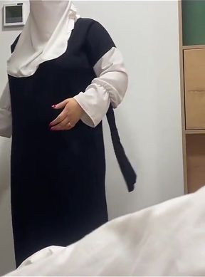 Arab Maid Seduces Hotel Client in Room with Her Tight Pussy