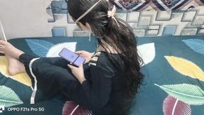 Desi aunty ko saman dene ke bahane pel diya