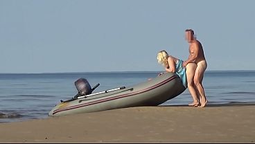 Boatman fucked a hot tourist