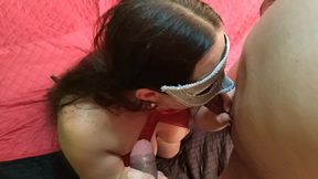 en trio con companeros de trabajo pagando deuda atrasada